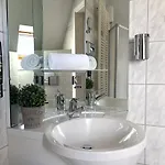 فندق Goldener Adler Garni 3*