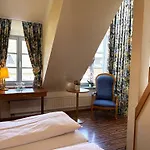 فندق Goldener Adler Garni 3*