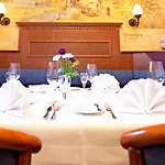 Hotel Goldener Adler Garni 3*