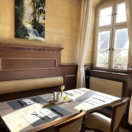 Goldener Adler Garni Otel Hallstadt
