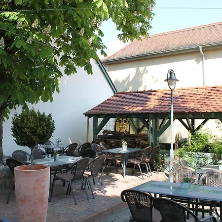 Goldener Adler Garni Hotel *