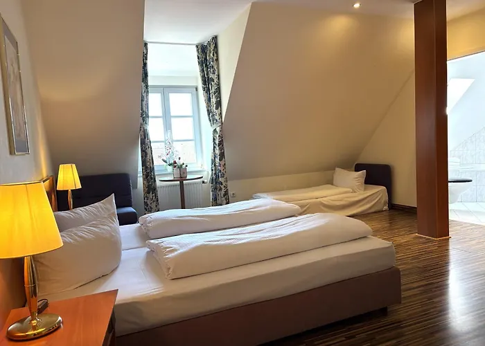 Otel Goldener Adler Garni 3*