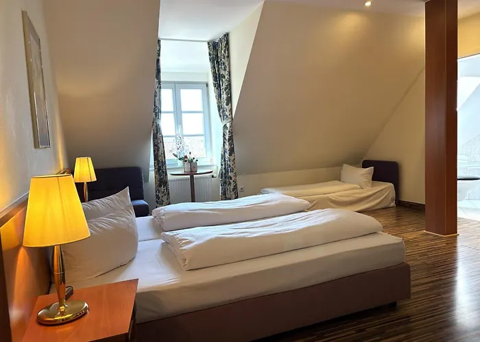 Goldener Adler Garni Otel 3*